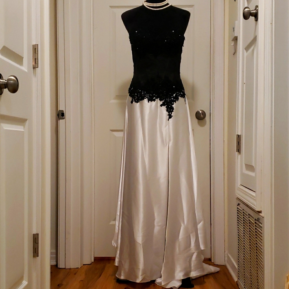 🖤🤍Blk&Wht Satin Formal Sz8🤍🖤